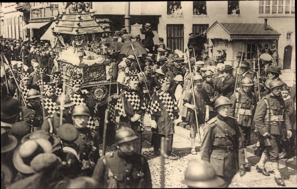 Postcard Bruges Brugge Flanders West Flanders, Procession du St. Sang, Le tombeau de NS
