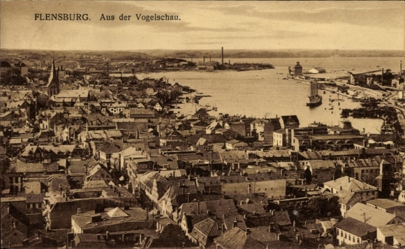 Ak Flensburg in Schleswig Holstein, Blick über die Dächer auf den Hafen