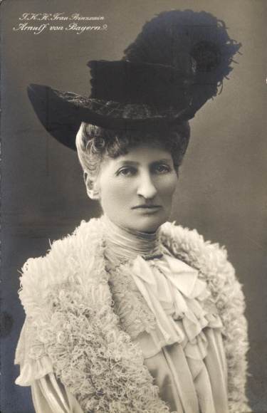 Postcard Princess Arnulf of Bavaria, Theresia of Liechtenstein