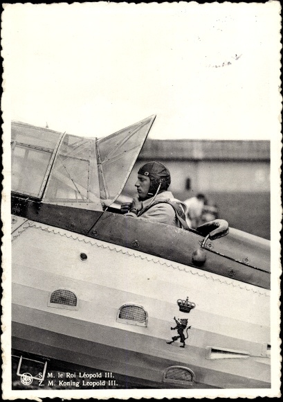 Ansichtkaart Le Roi Leopold III, Propaganda aéronautique, koning Leopold III. in het vliegtuig