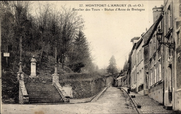 Postcard Montfort l&#39;Amaury Yvelines, Staircase of the Tours, Statue of Anne of Brittany