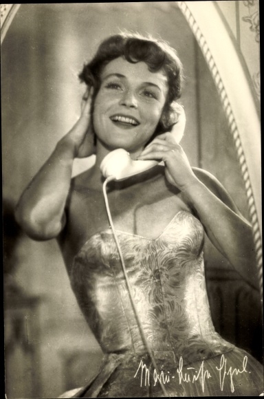 Postcard Actress Marie Luise Etzel, Telephone, Defa, The Captain of Cologne, portrait