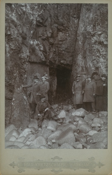Cabinet photo Bornholm Denmark, lot on the coast, men, 1896