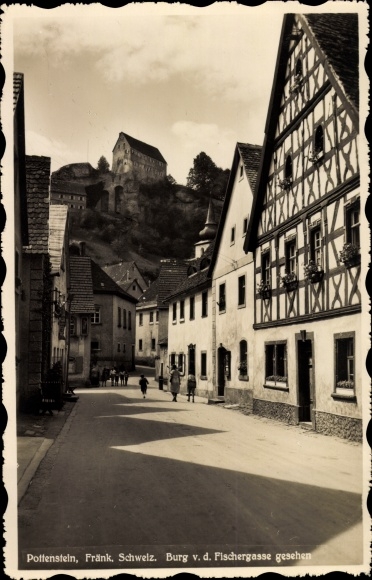 Postcard Pottenstein in Upper Franconia, castle seen from Fischergasse
