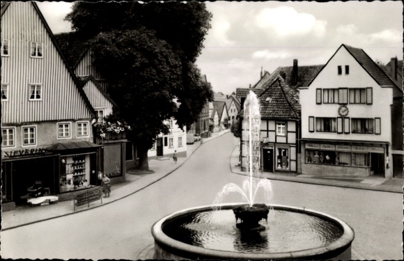 Ak Steinheim in Westfalen, Marktplatz, Brunnen