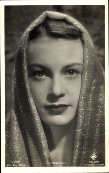 Postcard actress Ilse Werner, portrait with headscarf, Ufa Film
