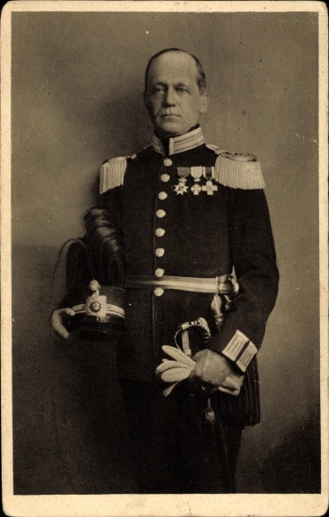 PC Major Max Schürer von Waldheim, standing portrait, uniform