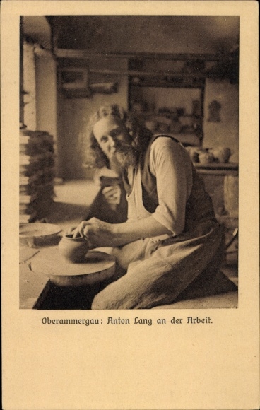 Postcard Oberammergau in Upper Bavaria, Anton Lang at work
