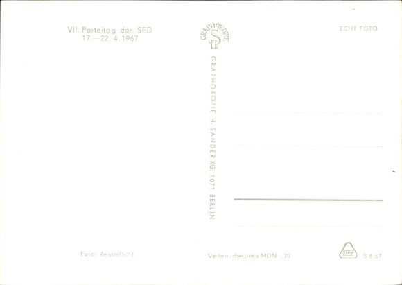 Postcard VII Party Congress of the SED 1967, invasion of politicians, applauding party members