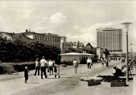 Postcard Ostseebad Warnemünde Rostock, Hotel Neptun on the beach promenade, high-rise building