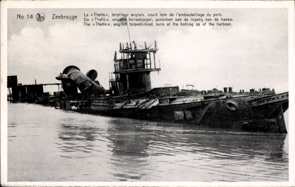 Postcard Zeebrugge West Flanders, British warship, wreck