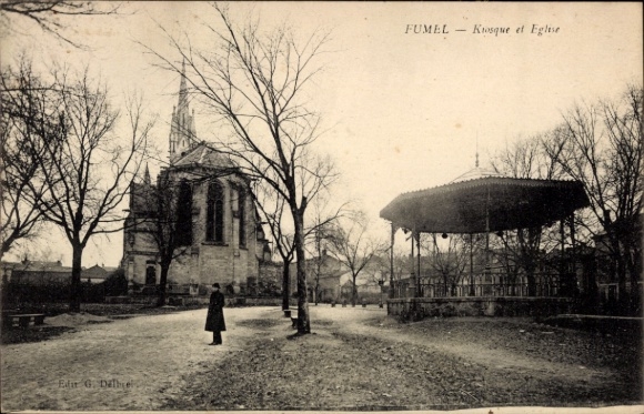 Ak Fumel Lot et Garonne, Kiosk, Kirche, Bäume, Fußgänger