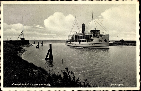 Ak Enkhuizen Noord-Holland, Binnenkomst SS van der Wyck, Koninklijke Paketvaart Maatschappij