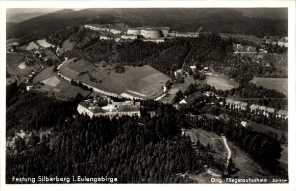 Postcard Eulengebirge Silesia, Zimmermannsbaude at the Hausdorfer Kreuz, aerial view of the fortress Silberb
