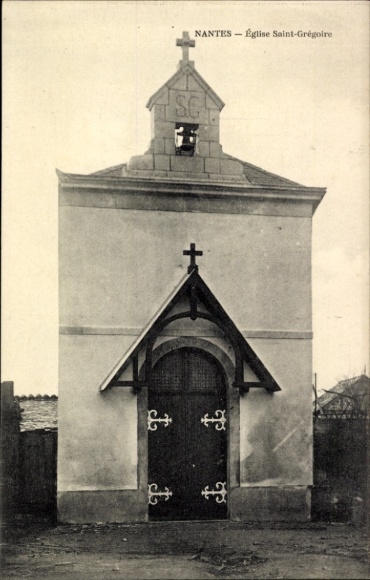 Ak Nantes Loire Atlantique, Eglise Saint-Grégoire, Glockenturm, Kreuz, Holztür