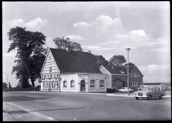 4 glass negatives Haßlinghausen Sprockhövel in the Ruhr area, church, park, general view