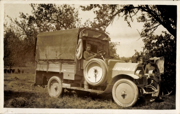 Foto Ak Lastkraftwagen, Soldaten
