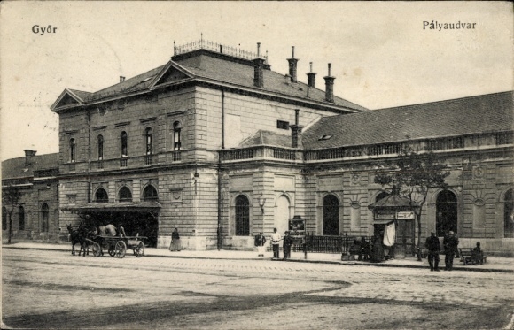 Postcard Györ Hungary, Pályaudvar, street with view of the train station
