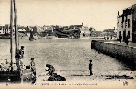 Postcard Audierne Finistère, harbor view, Saint-André Chapel, people at the water, boats