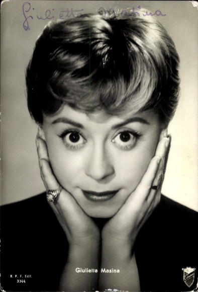 Postcard actress Giulietta Masina, portrait, autograph stamp