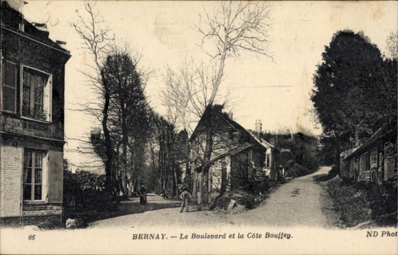 CPA Bernay Eure, Le Boulevard et la Côte Bouffey