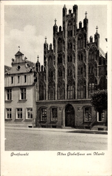 Ak Hansestadt Greifswald, altes Giebelhaus am Markt