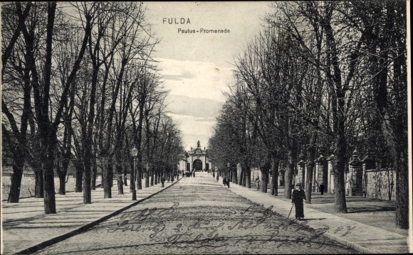 Ansichtkaart Fulda in Oost-Hessen, zicht op de Pauluspromenade, poort