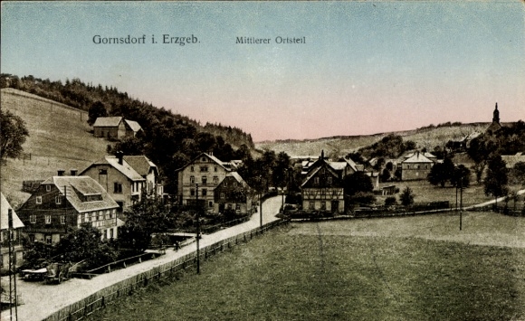 Ak Gornsdorf im Erzgebirge, Dorfansicht, Häuser, Landschaft, Mittlerer Ortsteil, Erzgebirge