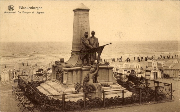 Ak Blankenberghe Blankenberge Westflandern, Monument De Bruyne et Lippens, zwei Soldaten, Meer im