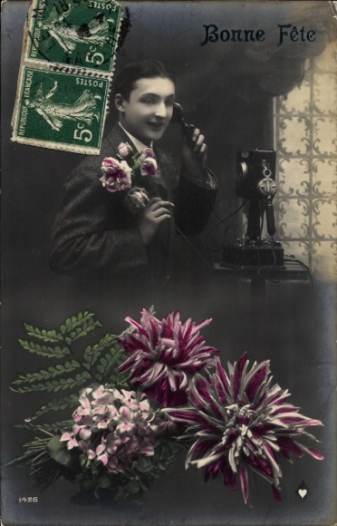 Ak Glückwunsch, Mann beim Telefonieren, Telefon, Blumen