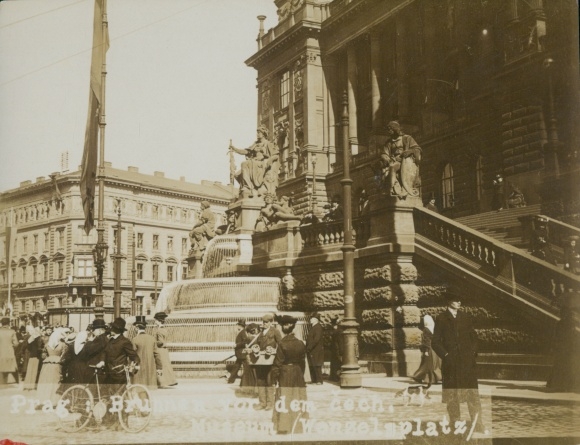 Photo Praha Prague Czech Republic, Fountain, Wenceslas Square, Czech Museum