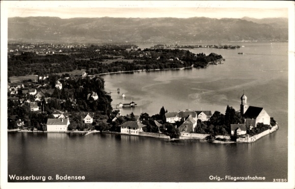 Ak Wasserburg am Bodensee Schwaben, Luftaufnahme von Wasserburg, Bodensee, türkisfarbenes Wasser,