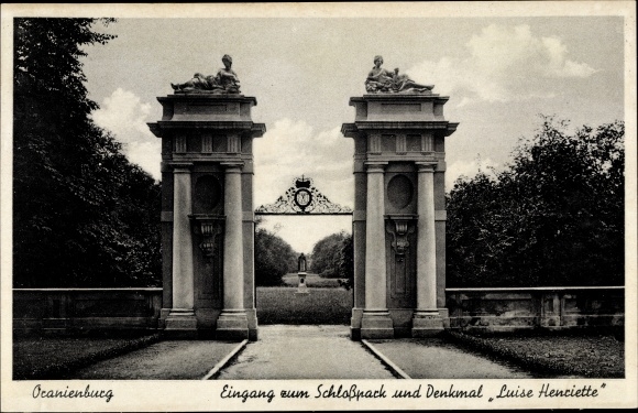 Ak Oranienburg in Brandenburg, toegang tot het kasteelpark, Luise Henriette-monument