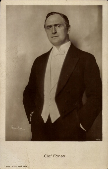 Postcard actor Olaf Fönss, portrait in a suit, Ross 404/3