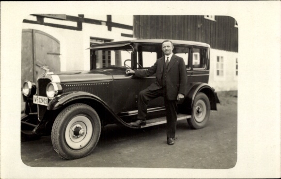 Photo Postcard Frankenthal in the Lausitz Saxony, automobile, man in suit