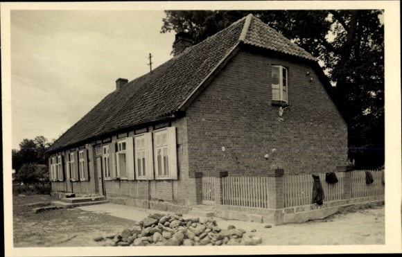 Foto Ak Behren Sprakensehl Niedersachsen, Haus, Steine, Zaun