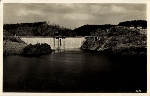 Postcard Saalburg Ebersdorf in Thuringia, construction of the Bleiloch Dam, reservoir, dam wall