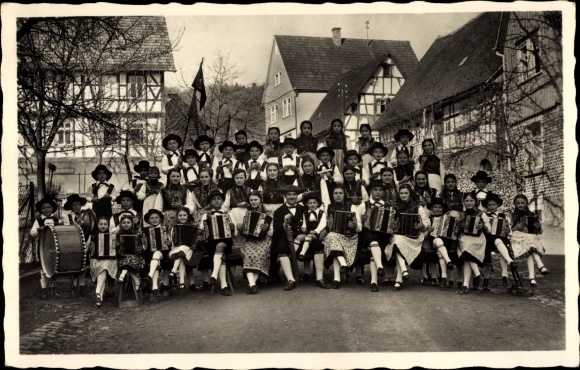 PC Erlenbach Fürth in the Odenwald, Odenwald children&#39;s game group, KdF, Hessian costume