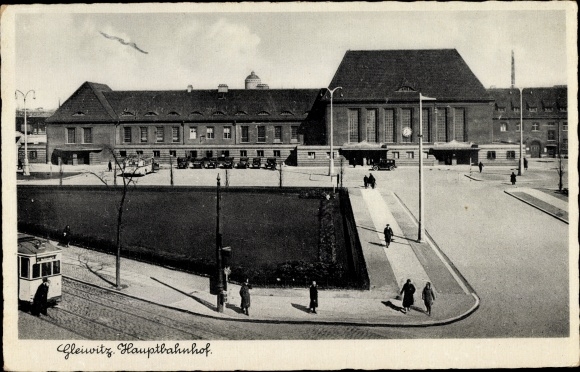 Postcard Gliwice Gliwice Upper Silesia, main train station, tram