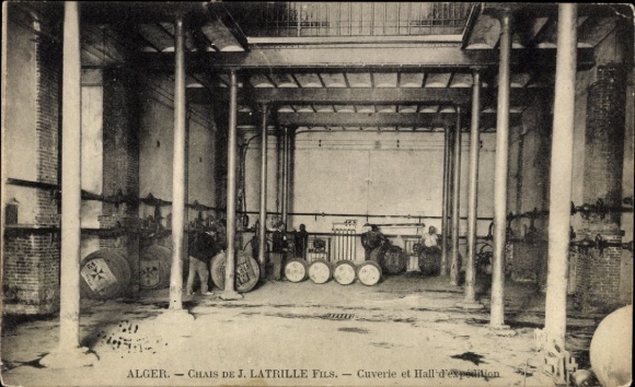 CPA Alger Alger Algérie, Chais de J. Latrille Fils, Cuverie et Hall d'expédition