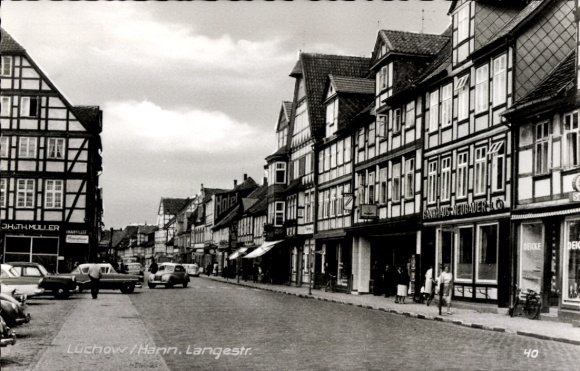 Postcard Lüchow in Wendland, view of Langestraße, bank building, half-timbered house