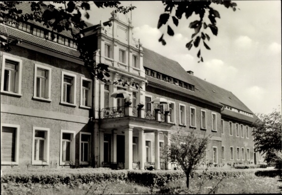 Ak Ohorn in Saksen, verpleeghuis, gebouw met meerdere verdiepingen, bloemperken, bomen