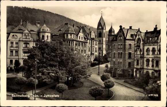 Ak Sonneberg in Thüringen, Historische Gebäude, Stadtplatz, Bäume, Ziffernblatt einer Uhr