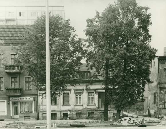 Photo Berlin Lichtenberg Alt Friedrichsfelde, Straße der Liberation Nord 97, old buildings, restaurant