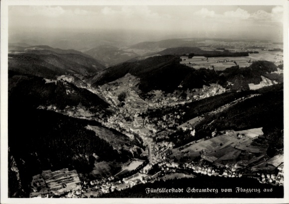 Ak Schramberg im Schwarzwald, Luftaufnahme von  mehrere Täler, bewaldete Berge