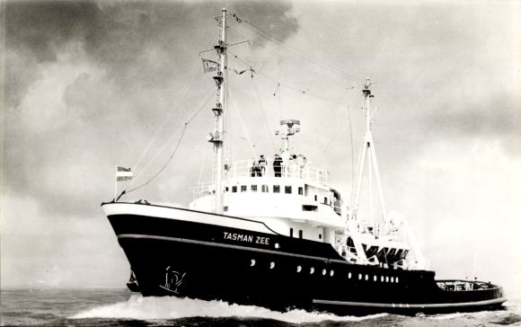 Postcard Tug MT Hudson, L. Smit & Co., International Sleep Service