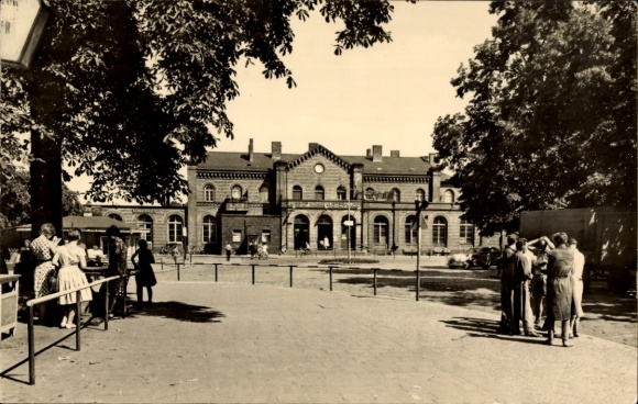 Ak Königs Wusterhausen in Brandenburg, Bahnhof, Straßenseite