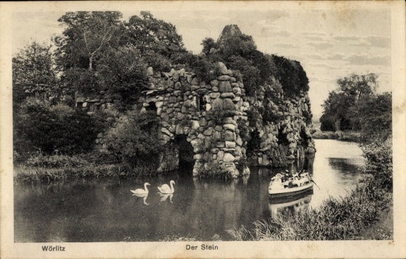 Ak Wörlitz in Anhalt, Wörlitz Park, ruïnes van Der Stein, water met zwanen, watersporters