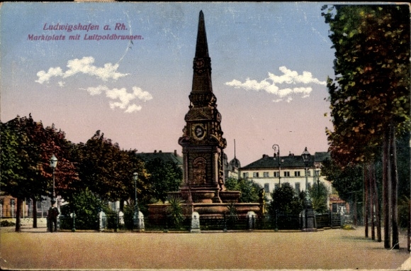 Ak Ludwigshafen am Rhein, Luitpoldbrunnen, Marktplatz,  Monument