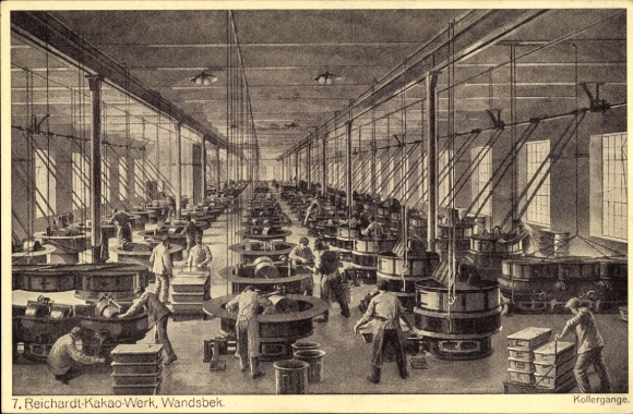 Postcard Hamburg Wandsbek, Reichardt Cocoa Factory, interior view, pan mills, workers, machines